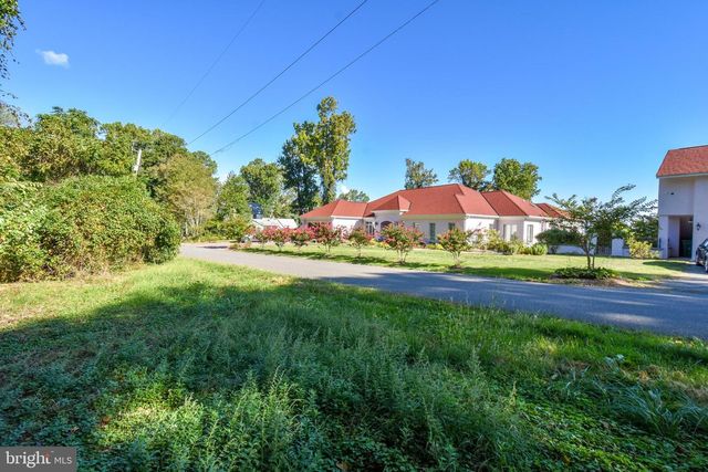 6041 HILL RD, Saint Leonard, MD 20685