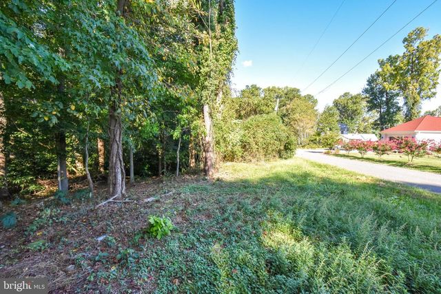 6041 HILL RD, Saint Leonard, MD 20685