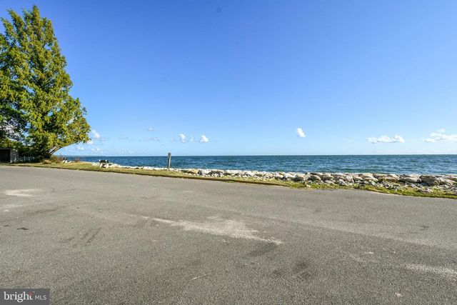 6041 HILL RD, Saint Leonard, MD 20685