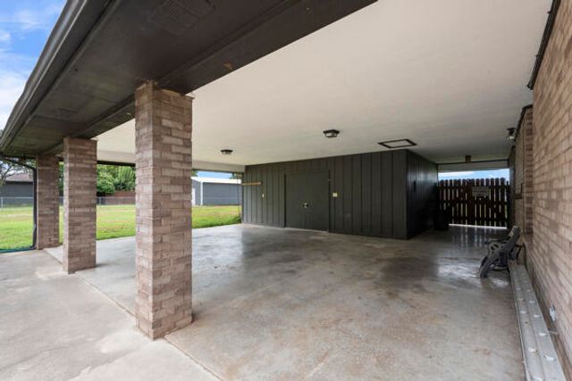 28231 S 630 Road, Grove, OK 74344