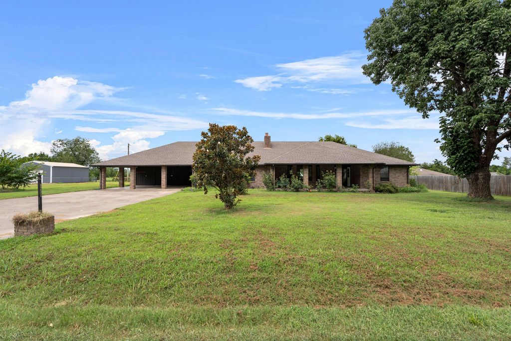 28231 S 630 Road, Grove, OK 74344