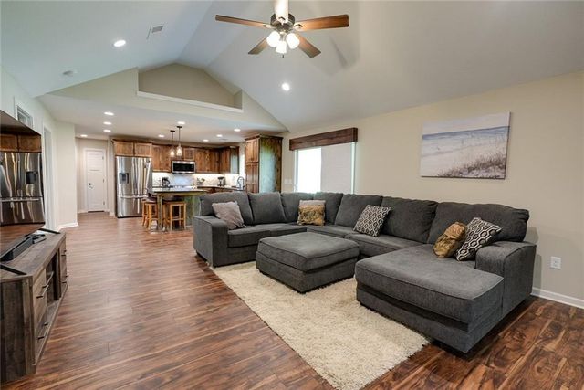 105 S 5th Street, Odessa, MO 64076