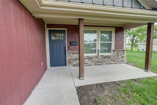 105 S 5th Street, Odessa, MO 64076