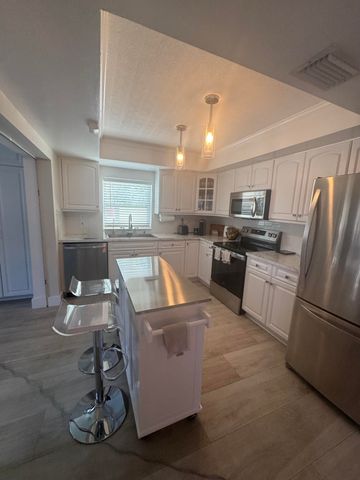 499 SW 28th Avenue, Delray Beach, FL 33445