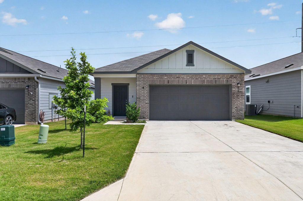 608 Magnum Force DR, Jarrell, TX 76537
