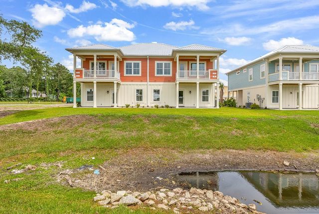 77 Hallandale Lane Right, Murrells Inlet, SC 29576