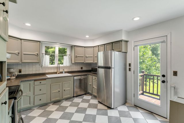1450 Hinesburg Road, South Burlington, VT 05403