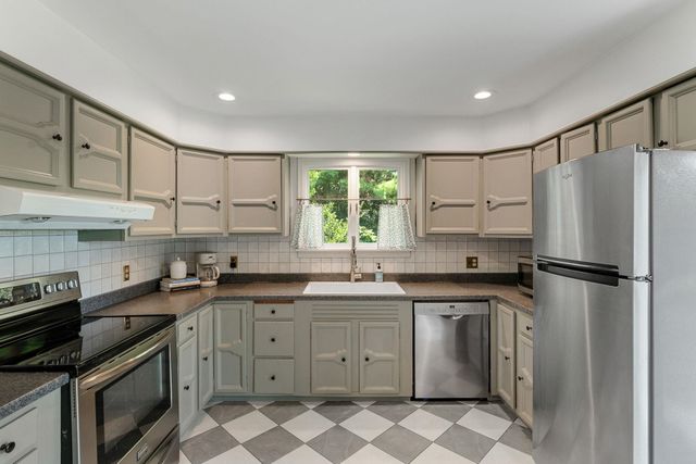 1450 Hinesburg Road, South Burlington, VT 05403