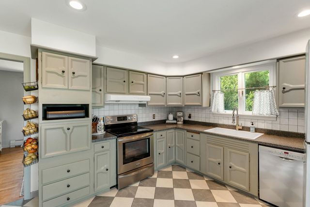 1450 Hinesburg Road, South Burlington, VT 05403