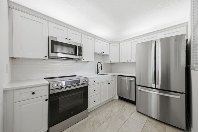 7465 BAY ISLAND DRIVE S 112, South Pasadena, FL 33707