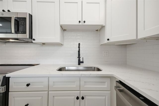 7465 BAY ISLAND DRIVE S 112, South Pasadena, FL 33707