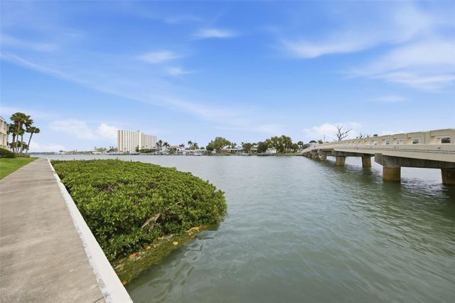 7465 BAY ISLAND DRIVE S 112, South Pasadena, FL 33707