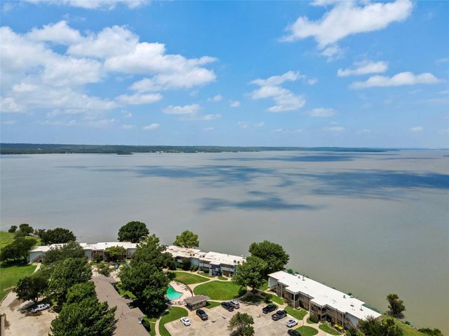 109 Harbor Drive 105, Runaway Bay, TX 76426
