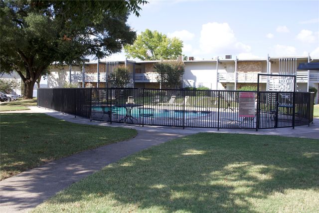 109 Harbor Drive 105, Runaway Bay, TX 76426