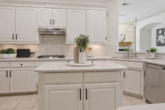 8332 Valley Oaks Drive, North Richland Hills, TX 76182