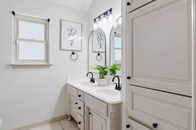 8332 Valley Oaks Drive, North Richland Hills, TX 76182