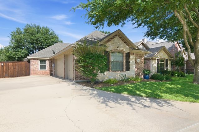 8332 Valley Oaks Drive, North Richland Hills, TX 76182