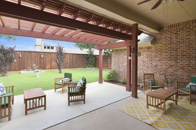 8332 Valley Oaks Drive, North Richland Hills, TX 76182