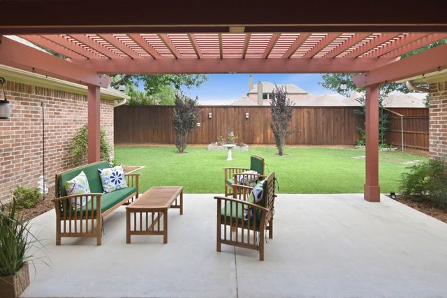 8332 Valley Oaks Drive, North Richland Hills, TX 76182