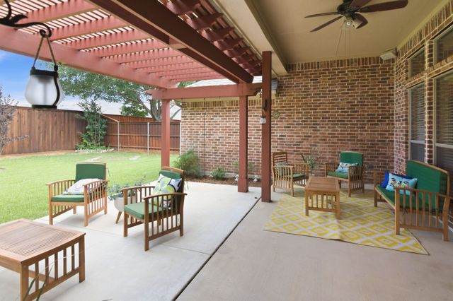 8332 Valley Oaks Drive, North Richland Hills, TX 76182