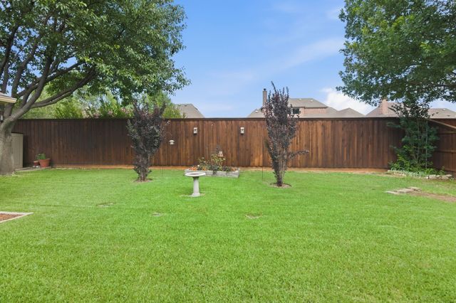 8332 Valley Oaks Drive, North Richland Hills, TX 76182