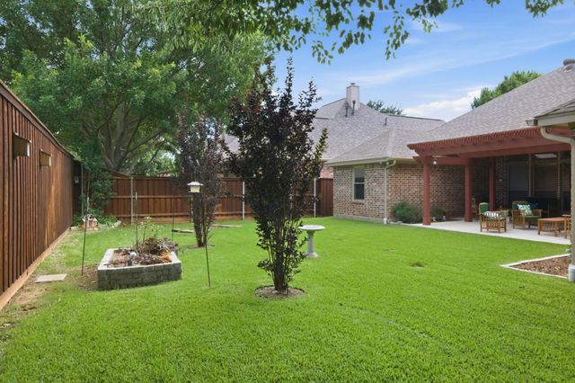 8332 Valley Oaks Drive, North Richland Hills, TX 76182