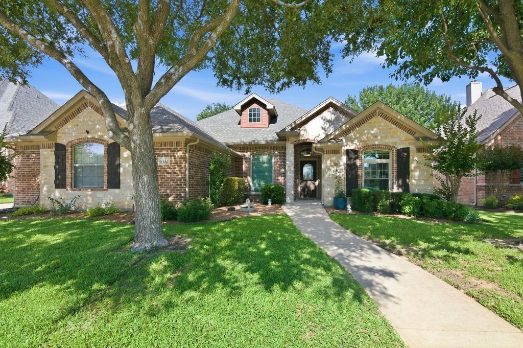 8332 Valley Oaks Drive, North Richland Hills, TX 76182