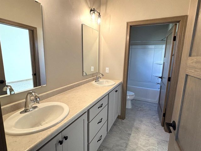 2652 LAWRENCE LANE, Neenah, WI 54956
