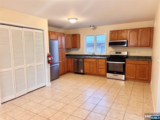 57 Franklin Street 2nd floor, Elmwood Park, NJ 07407