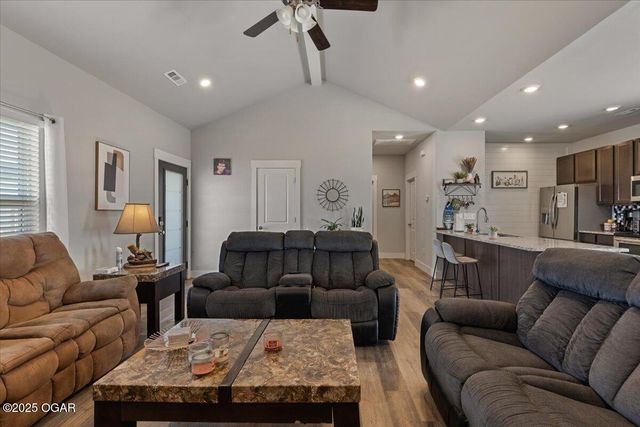 35 Francis Dr, Bella Vista, AR 72715