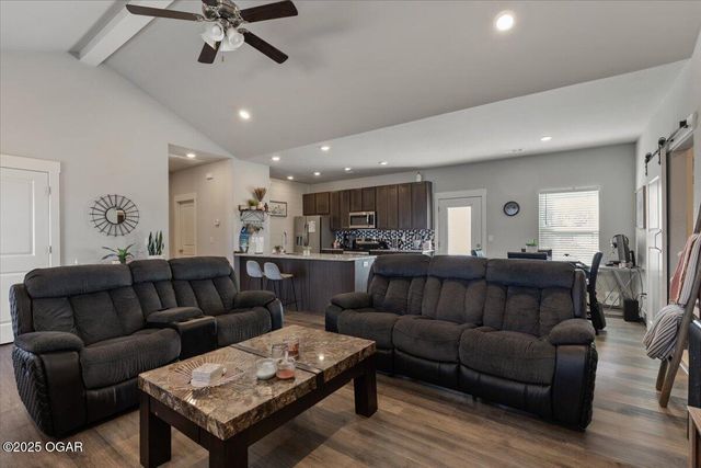 35 Francis Dr, Bella Vista, AR 72715