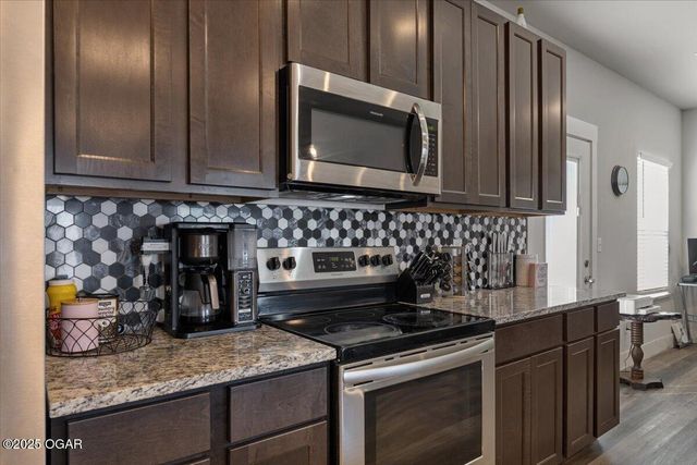 35 Francis Dr, Bella Vista, AR 72715