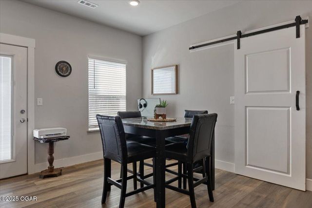 35 Francis Dr, Bella Vista, AR 72715
