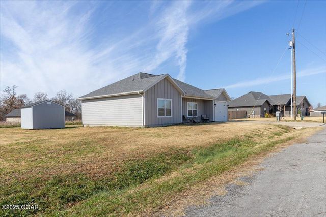 35 Francis Dr, Bella Vista, AR 72715
