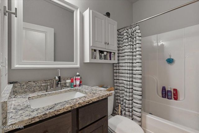 35 Francis Dr, Bella Vista, AR 72715