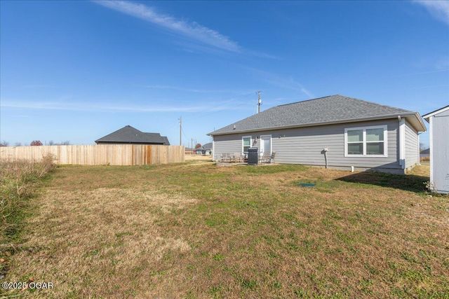 35 Francis Dr, Bella Vista, AR 72715