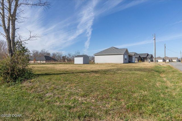 35 Francis Dr, Bella Vista, AR 72715