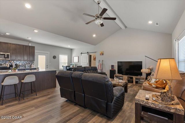 35 Francis Dr, Bella Vista, AR 72715