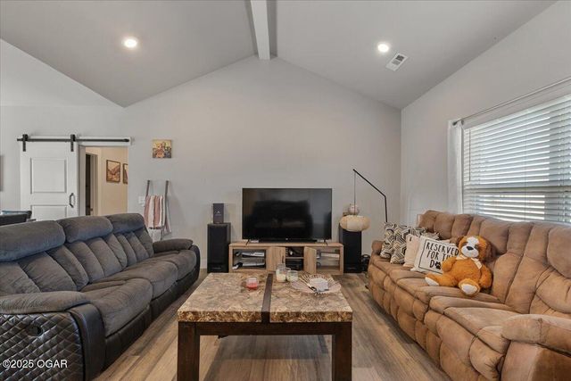 35 Francis Dr, Bella Vista, AR 72715