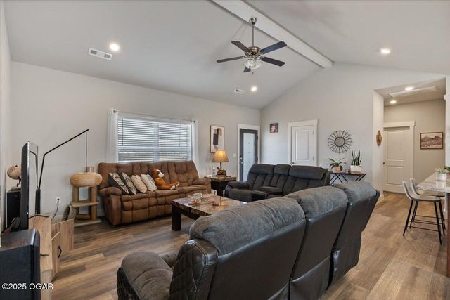35 Francis Dr, Bella Vista, AR 72715