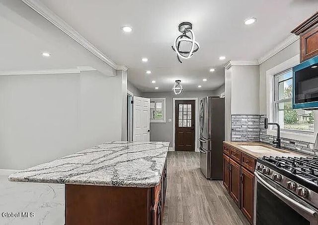 1684 Lake Boulevard, Schenectady, NY 12304