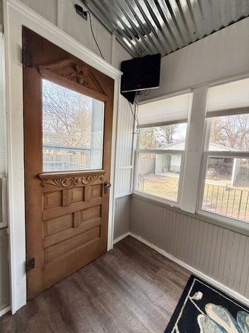 517 E Catalpa Street, Springfield, MO 65807