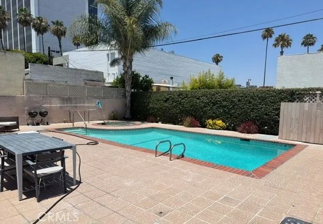 14647 Dickens 8, Sherman Oaks, CA 91403