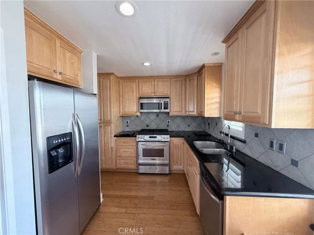 14647 Dickens 8, Sherman Oaks, CA 91403