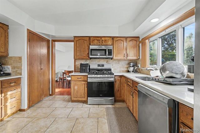369 Norborne Avenue, Dearborn Heights, MI 48127