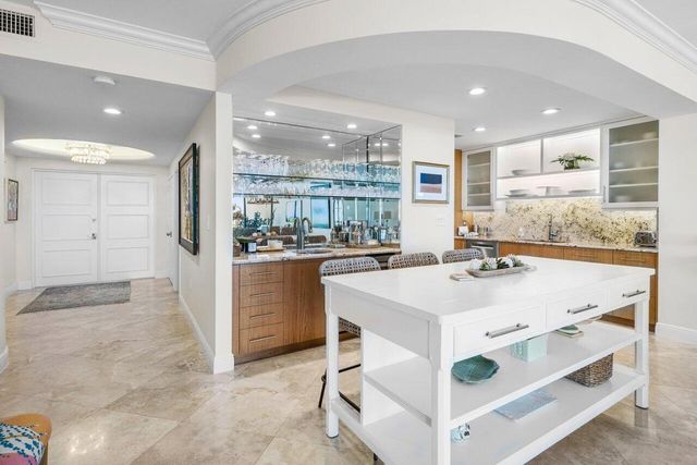 2001 SE Sailfish Point Boulevard 105, Stuart, FL 34996