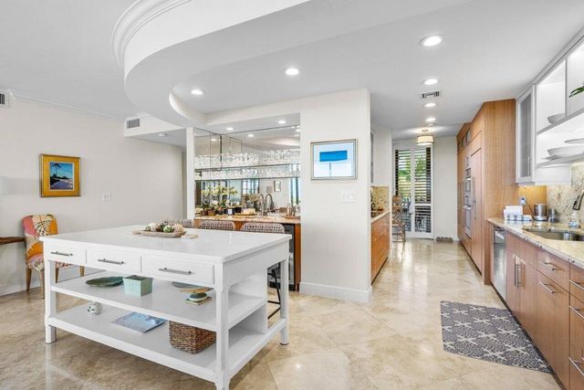 2001 SE Sailfish Point Boulevard 105, Stuart, FL 34996