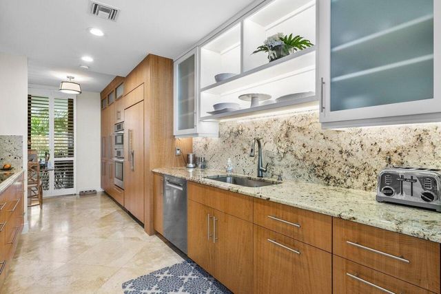 2001 SE Sailfish Point Boulevard 105, Stuart, FL 34996