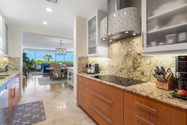 2001 SE Sailfish Point Boulevard 105, Stuart, FL 34996