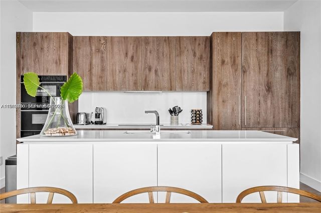 650 NE 32nd St BH6, Miami, FL 33137